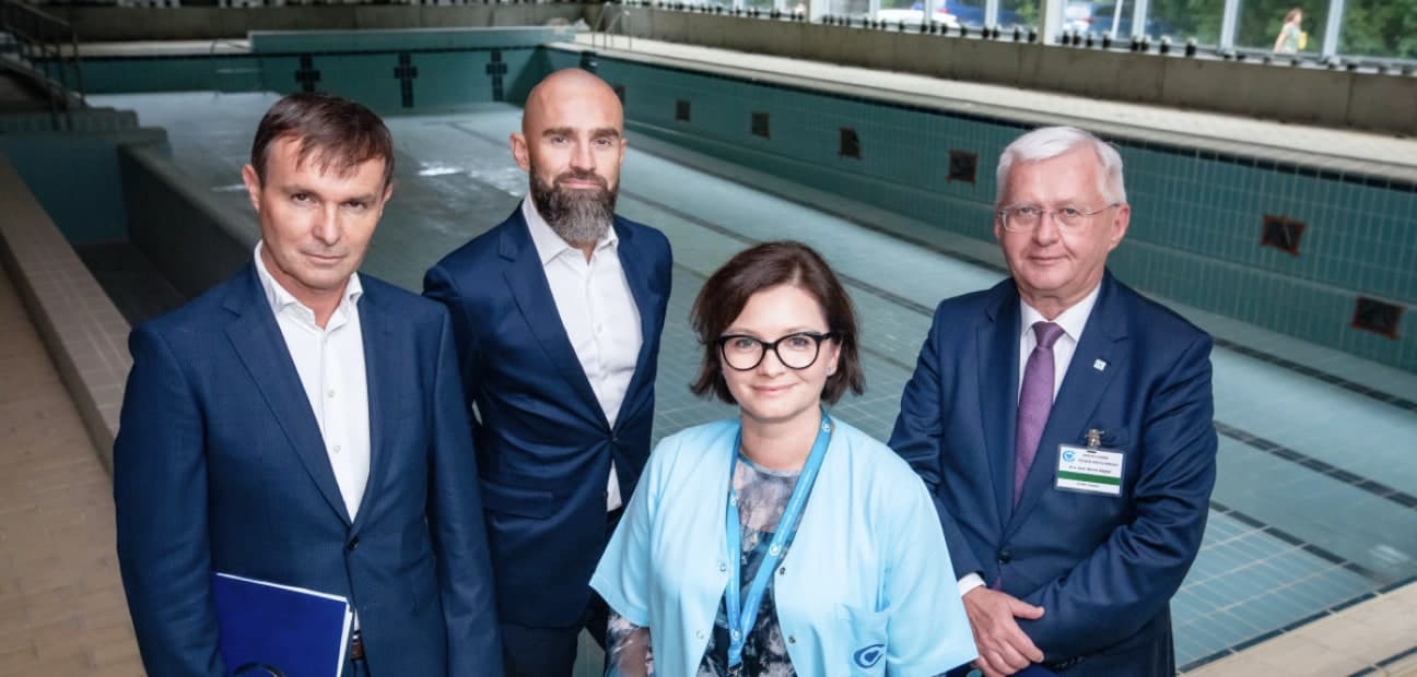 Realizujemy projekty zlecane przez szpitale korzystające ze wsparcia WOŚP i Fundacji Phoenix. Przykładem takiej współpracy jest realizacja centrum rehabilitacji wodnej dla dzieci w Instytucie Pomnik-Centrum Zdrowia Dziecka.